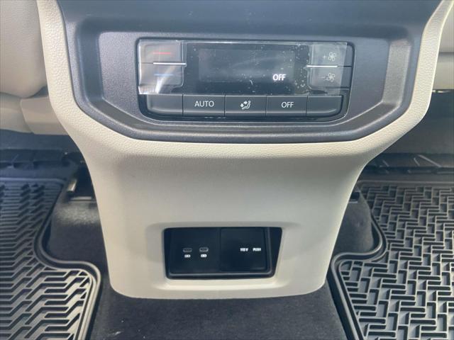 Photo of 2025 Pure White Volkswagen Atlas
