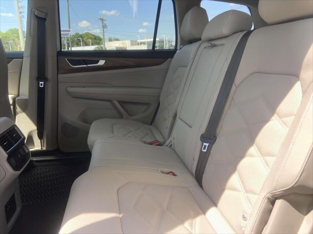 Photo of 2025 Pure White Volkswagen Atlas