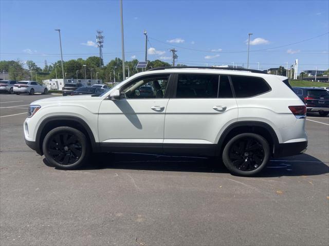 Photo of 2025 Pure White Volkswagen Atlas