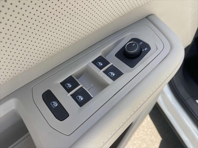 Photo of 2025 Pure White Volkswagen Atlas