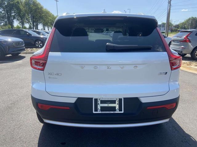 Photo of 2025 Crystal White Pearl Volvo XC40