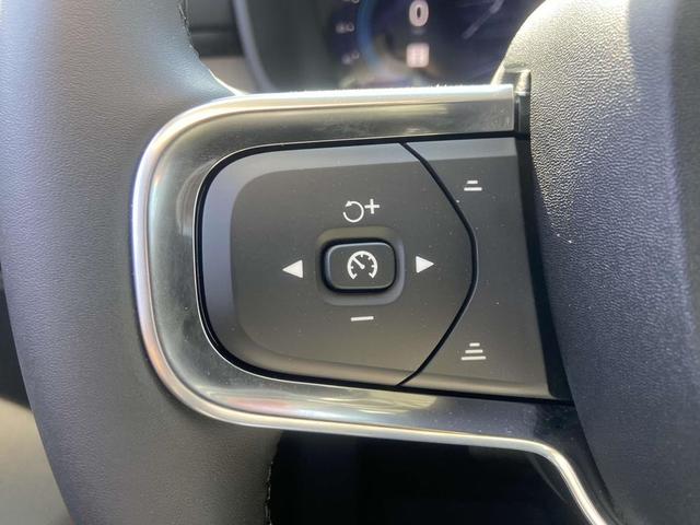 Photo of 2025 Crystal White Pearl Volvo XC40