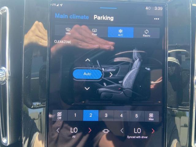 Photo of 2025 Crystal White Pearl Volvo XC40
