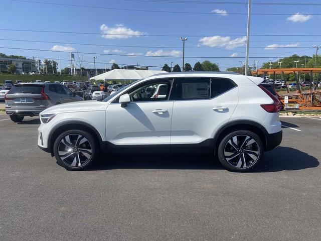 Photo of 2025 Crystal White Pearl Volvo XC40