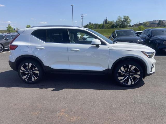 Photo of 2025 Crystal White Pearl Volvo XC40
