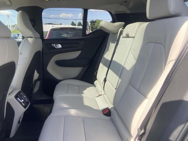 Photo of 2025 Crystal White Pearl Volvo XC40