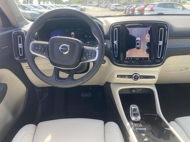 Photo of 2025 Crystal White Pearl Volvo XC40