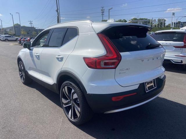 Photo of 2025 Crystal White Pearl Volvo XC40