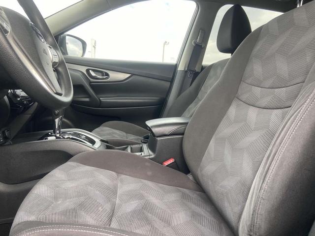 Photo of 2016 Midnight Jade Nissan Rogue