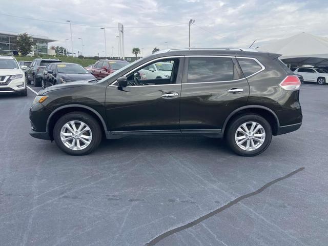 Photo of 2016 Midnight Jade Nissan Rogue