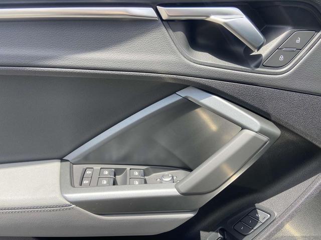 Photo of 2025 Mythos Black Metallic Audi Q3