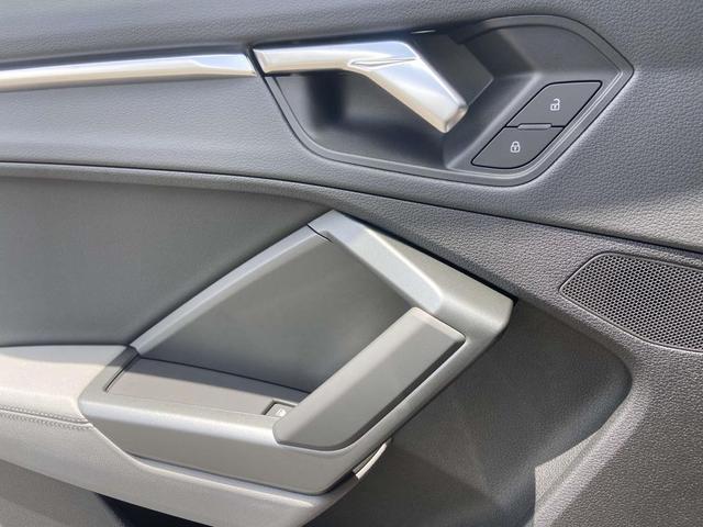 Photo of 2025 Mythos Black Metallic Audi Q3