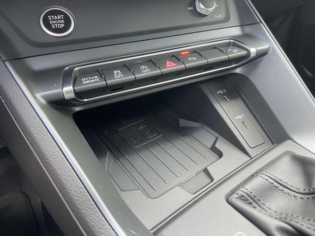 Photo of 2025 Mythos Black Metallic Audi Q3