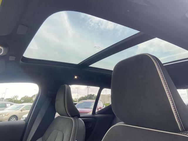 Photo of 2022 Denim Blue Metallic Volvo XC40