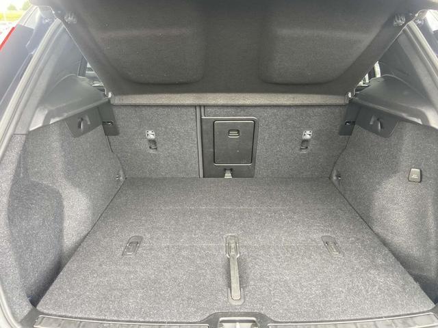Photo of 2022 Denim Blue Metallic Volvo XC40