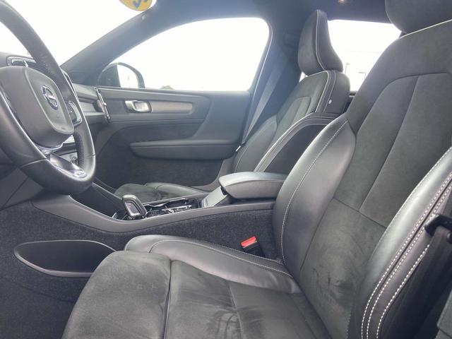 Photo of 2022 Denim Blue Metallic Volvo XC40