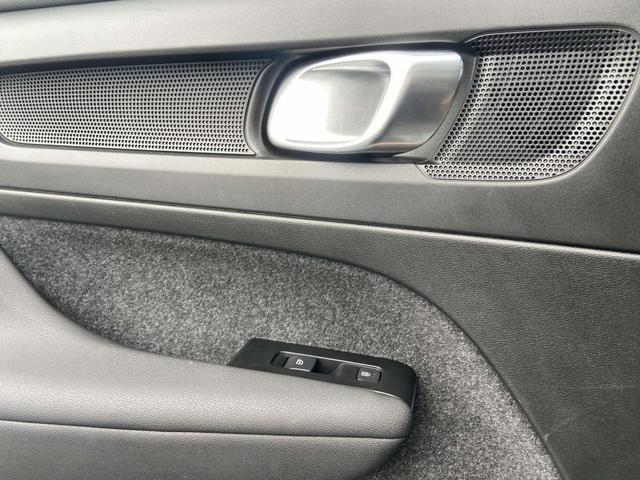 Photo of 2022 Denim Blue Metallic Volvo XC40