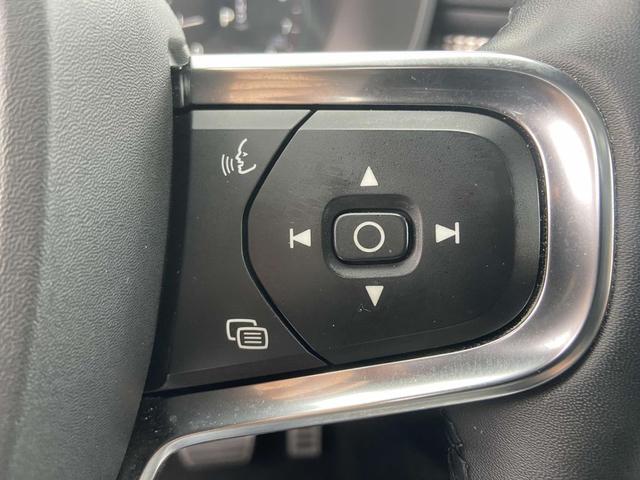 Photo of 2022 Denim Blue Metallic Volvo XC40