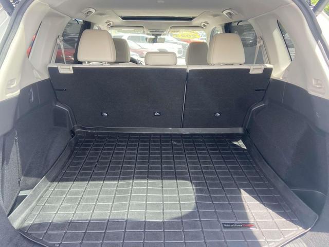 Photo of 2023 White Nissan Rogue