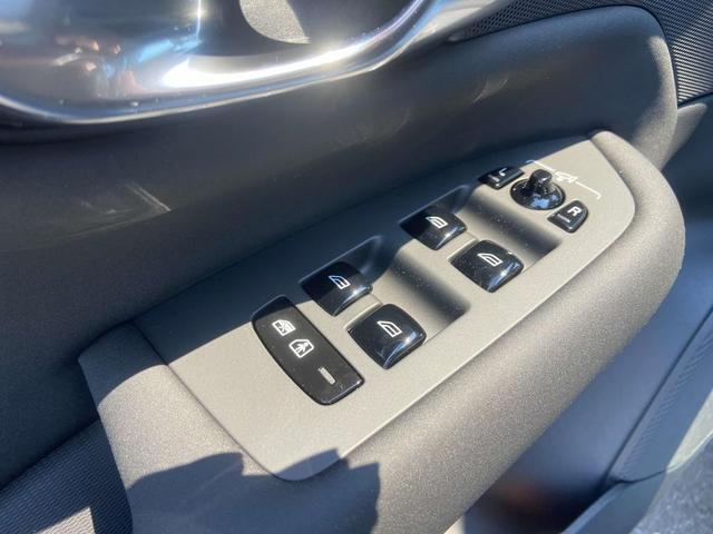 Photo of 2025 Crystal White Pearl Volvo XC90 Plug-In Hybrid