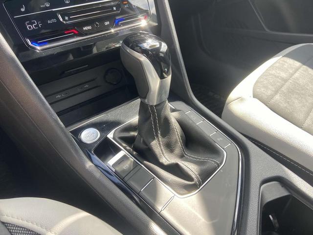 Photo of 2025 Pyrite Silver Metallic Volkswagen Taos