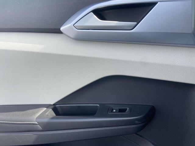 Photo of 2025 Pyrite Silver Metallic Volkswagen Taos