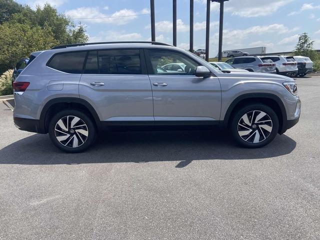 Photo of 2026 silver mist metallic Volkswagen Atlas