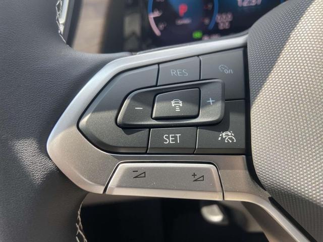 Photo of 2026 silver mist metallic Volkswagen Atlas