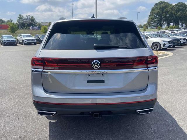 Photo of 2026 silver mist metallic Volkswagen Atlas
