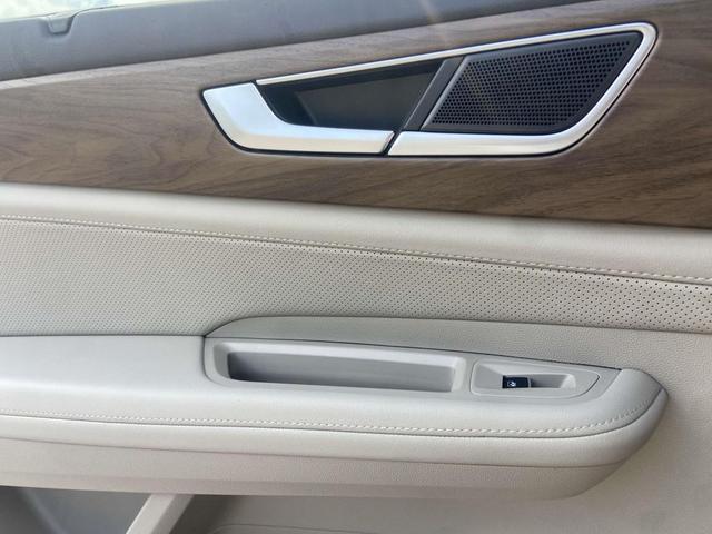Photo of 2026 silver mist metallic Volkswagen Atlas