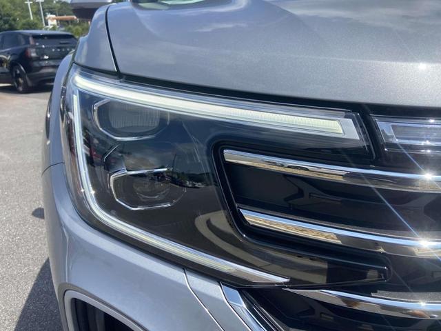Photo of 2026 silver mist metallic Volkswagen Atlas