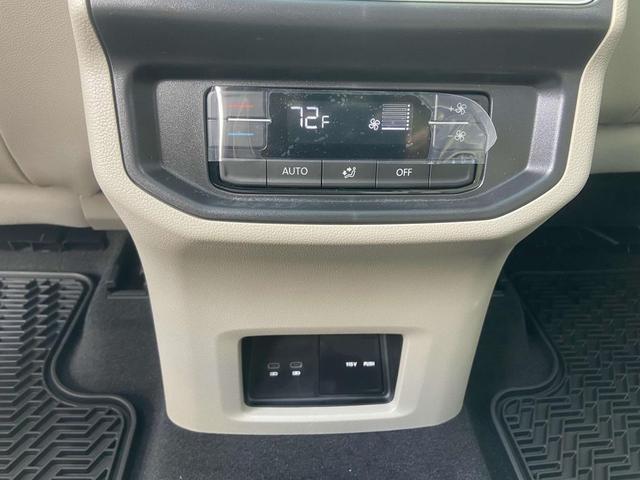 Photo of 2026 silver mist metallic Volkswagen Atlas