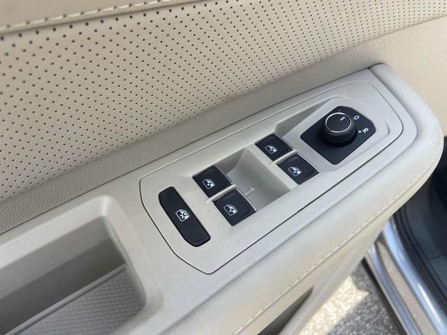 Photo of 2026 silver mist metallic Volkswagen Atlas