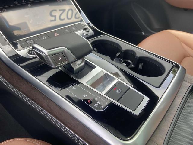 Photo of 2025 Waitomo Blue Metallic Audi Q7