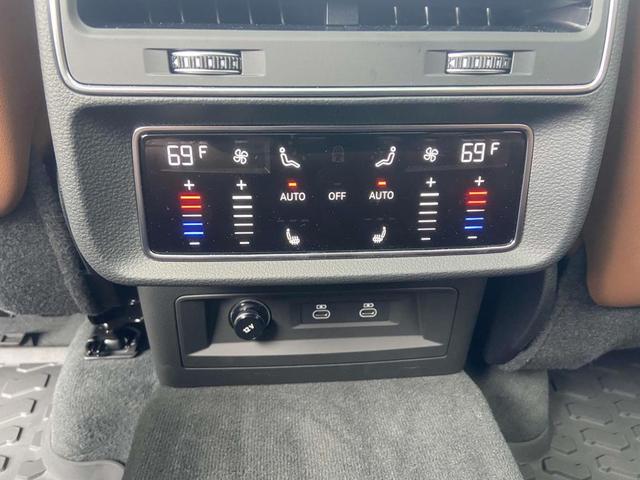 Photo of 2025 Waitomo Blue Metallic Audi Q7