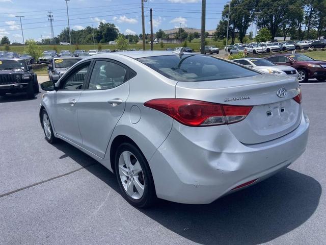 Photo of 2011 Silver Hyundai ELANTRA