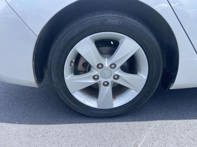 Photo of 2011 Silver Hyundai ELANTRA