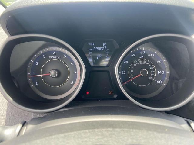 Photo of 2011 Silver Hyundai ELANTRA