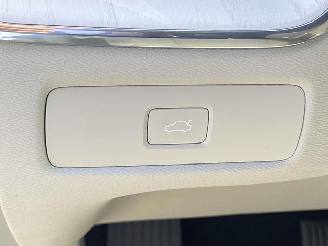 Photo of 2026 Crystal White Metallic Volvo XC60