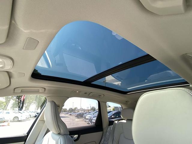 Photo of 2026 Crystal White Metallic Volvo XC60