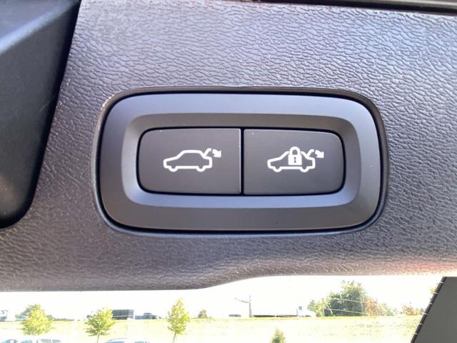 Photo of 2026 Crystal White Metallic Volvo XC60