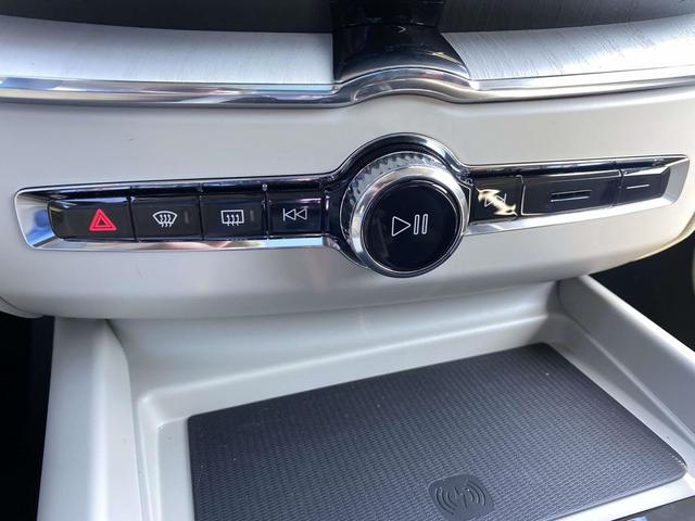 Photo of 2026 Crystal White Metallic Volvo XC60