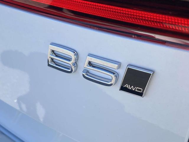 Photo of 2026 Crystal White Metallic Volvo XC60
