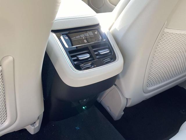 Photo of 2026 Crystal White Metallic Volvo XC60