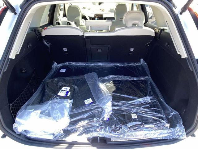 Photo of 2026 Crystal White Metallic Volvo XC60