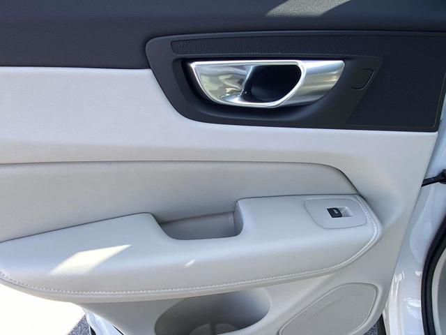 Photo of 2026 Crystal White Metallic Volvo XC60