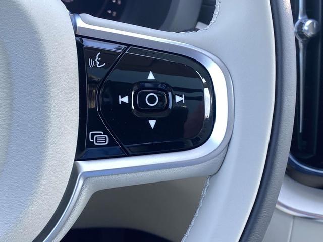 Photo of 2026 Crystal White Metallic Volvo XC60