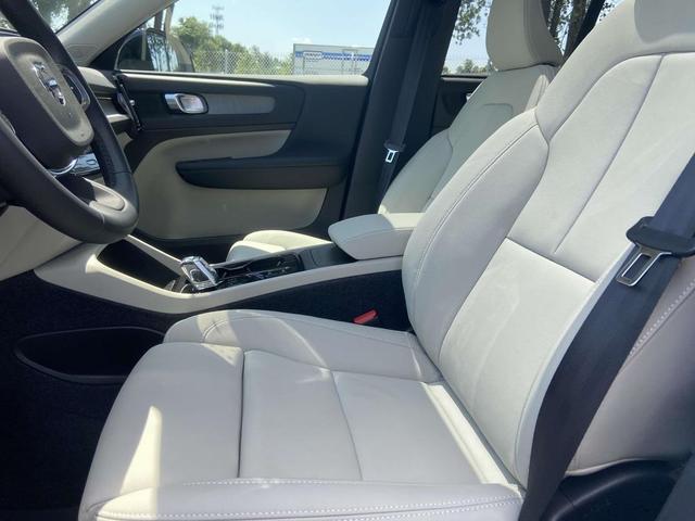 Photo of 2026 Blue Volvo XC40