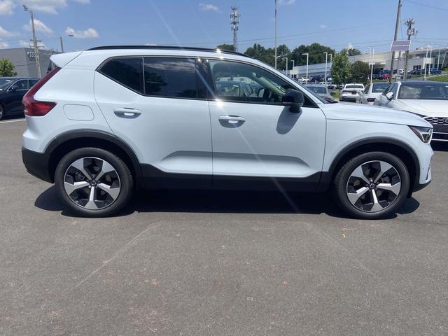 Photo of 2026 Blue Volvo XC40