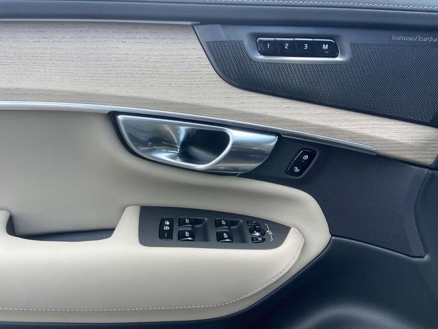 Photo of 2026 Onyx Black Metallic Volvo XC90